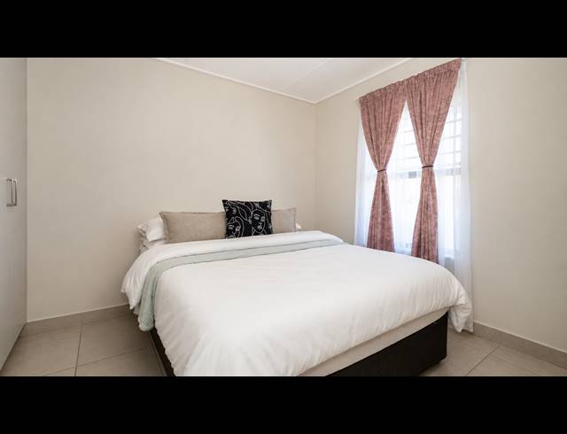 2 BEDROOM APARTMENT FOR SALE IN GROENVALLEI